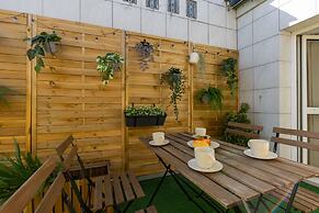 Warsaw Mickiewicza Apartment by Renters