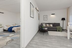 Warsaw Mickiewicza Apartment by Renters