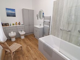 Armstrong Cottages No2