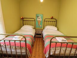 Armstrong Cottages No6