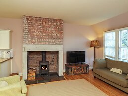 Armstrong Cottages No6