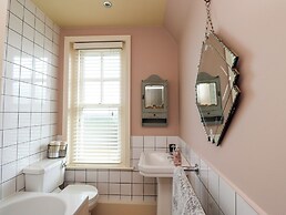 Armstrong Cottages No6