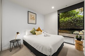 StayCentral - Hawthorn East - Study, 2 Car spaces