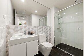 StayCentral - Hawthorn East - Study, 2 Car spaces