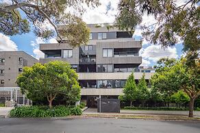 StayCentral - Hawthorn East - Study, 2 Car spaces