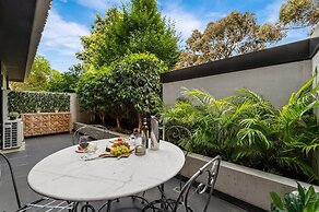 StayCentral - Hawthorn East - Study, 2 Car spaces