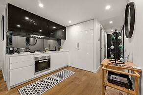 StayCentral - Hawthorn East - Study, 2 Car spaces