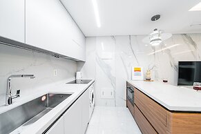 Seocho Intoraon Hotel and Residence