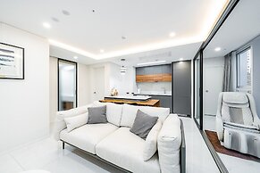 Seocho Intoraon Hotel and Residence