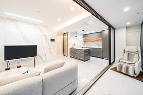 Seocho Intoraon Hotel and Residence