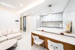 Seocho Intoraon Hotel and Residence