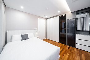 Seocho Intoraon Hotel and Residence