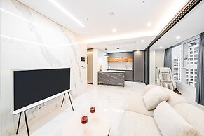 Seocho Intoraon Hotel and Residence