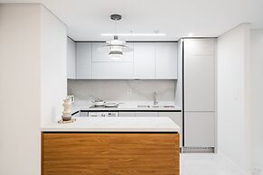 Seocho Intoraon Hotel and Residence