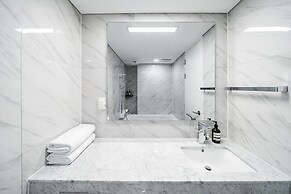 Seocho Intoraon Hotel and Residence