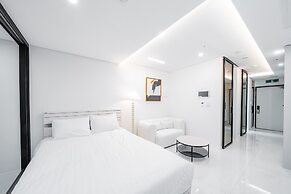 Seocho Intoraon Hotel and Residence