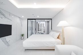 Seocho Intoraon Hotel and Residence