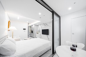 Seocho Intoraon Hotel and Residence