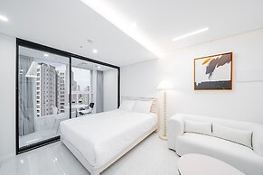 Seocho Intoraon Hotel and Residence