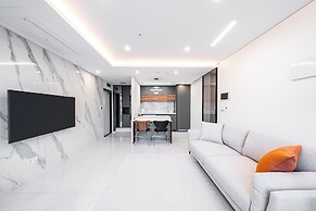 Seocho Intoraon Hotel and Residence