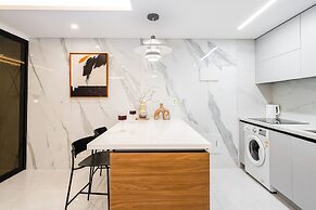 Seocho Intoraon Hotel and Residence