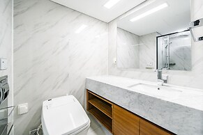 Seocho Intoraon Hotel and Residence