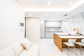 Seocho Intoraon Hotel and Residence