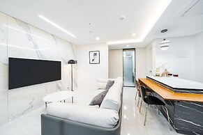 Seocho Intoraon Hotel and Residence