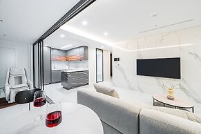 Seocho Intoraon Hotel and Residence