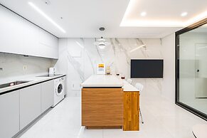 Seocho Intoraon Hotel and Residence