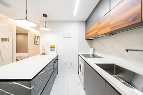 Seocho Intoraon Hotel and Residence