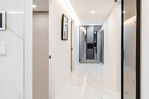 Seocho Intoraon Hotel and Residence