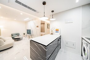 Seocho Intoraon Hotel and Residence