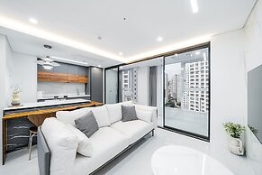 Seocho Intoraon Hotel and Residence