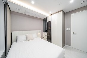 Seocho Intoraon Hotel and Residence