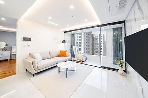 Seocho Intoraon Hotel and Residence