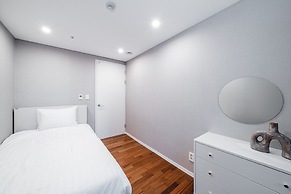 Seocho Intoraon Hotel and Residence