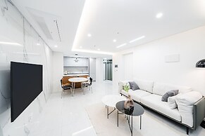 Seocho Intoraon Hotel and Residence