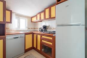 Charming and Central Flat Near Macka Park