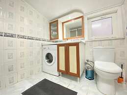 Charming and Central Flat Near Macka Park