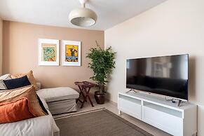 Charming and Central Flat Near Macka Park