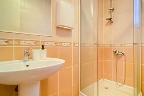 Sleek Flat Within Walking Distance to Pera Museum