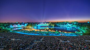 Puy du Fou France - Hotel Les Iles de Clovis