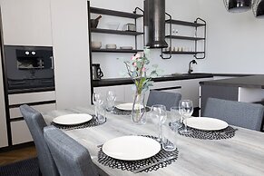 2ndhomes Gorgeous 3BR Apartment w Sauna