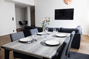 2ndhomes Gorgeous 3BR Apartment w Sauna