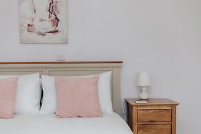 Olive Tale - From 225 Per Night