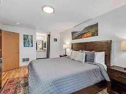 08 Lodge 1 Bedroom Condo by RedAwning