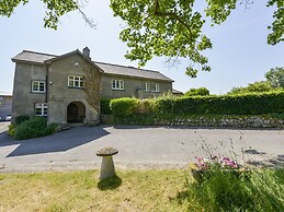 Twelve Oaks Farmhouse