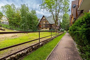 Droga na Bystre Zakopane by Renters