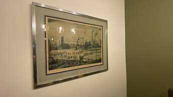 Refurbished 3 Bed House in Manchester